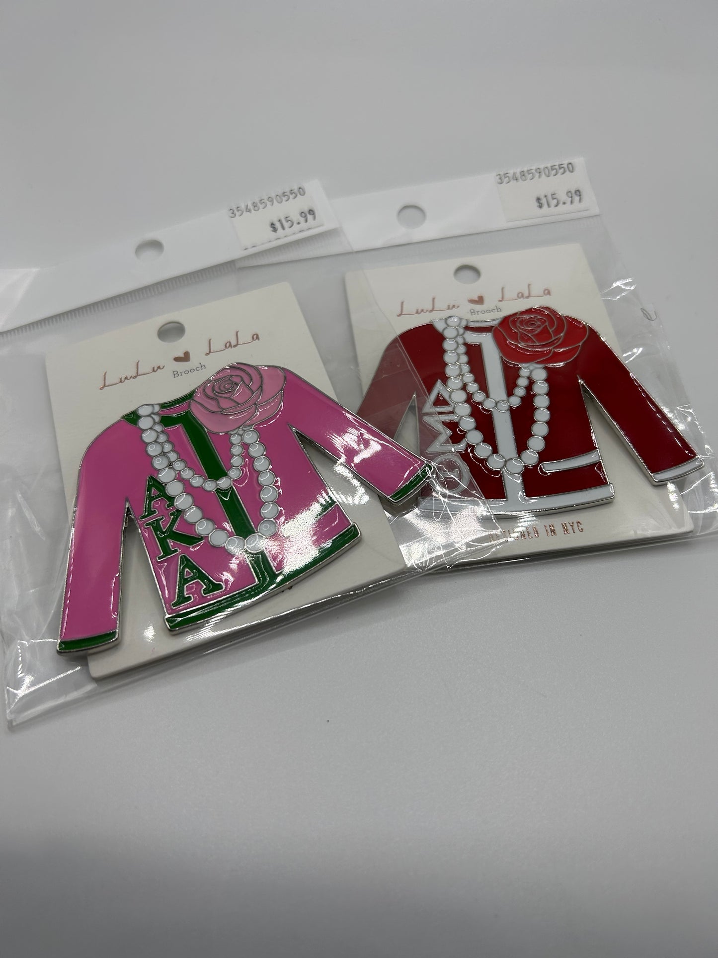 Delta Brooch Live1
