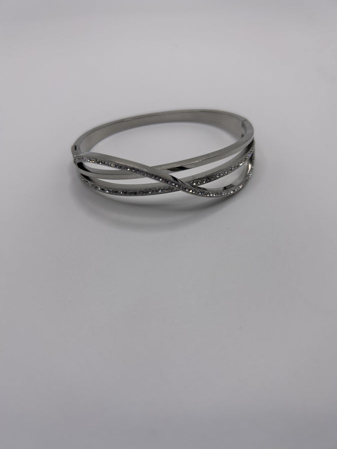 TWISTED BANGLE